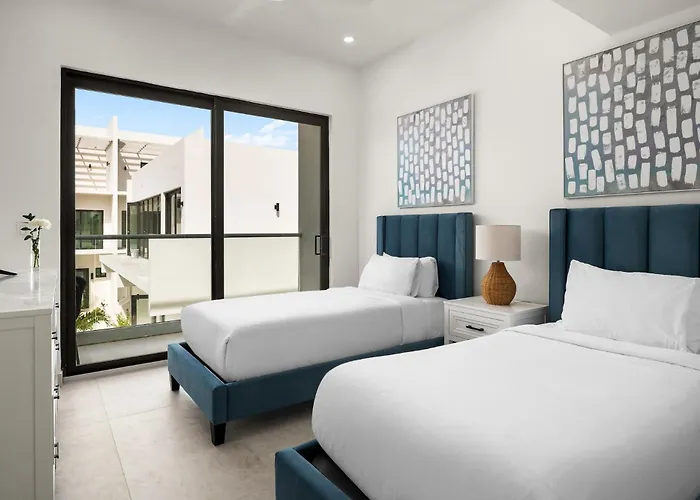Seascape Townhomes On Gracebay